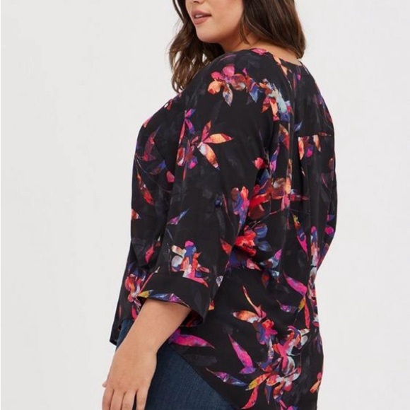 Torrid Harper Georgette Zip Front 3/4 Sleeve Flower Print Blouse SIZE 6 - Picture 2 of 7